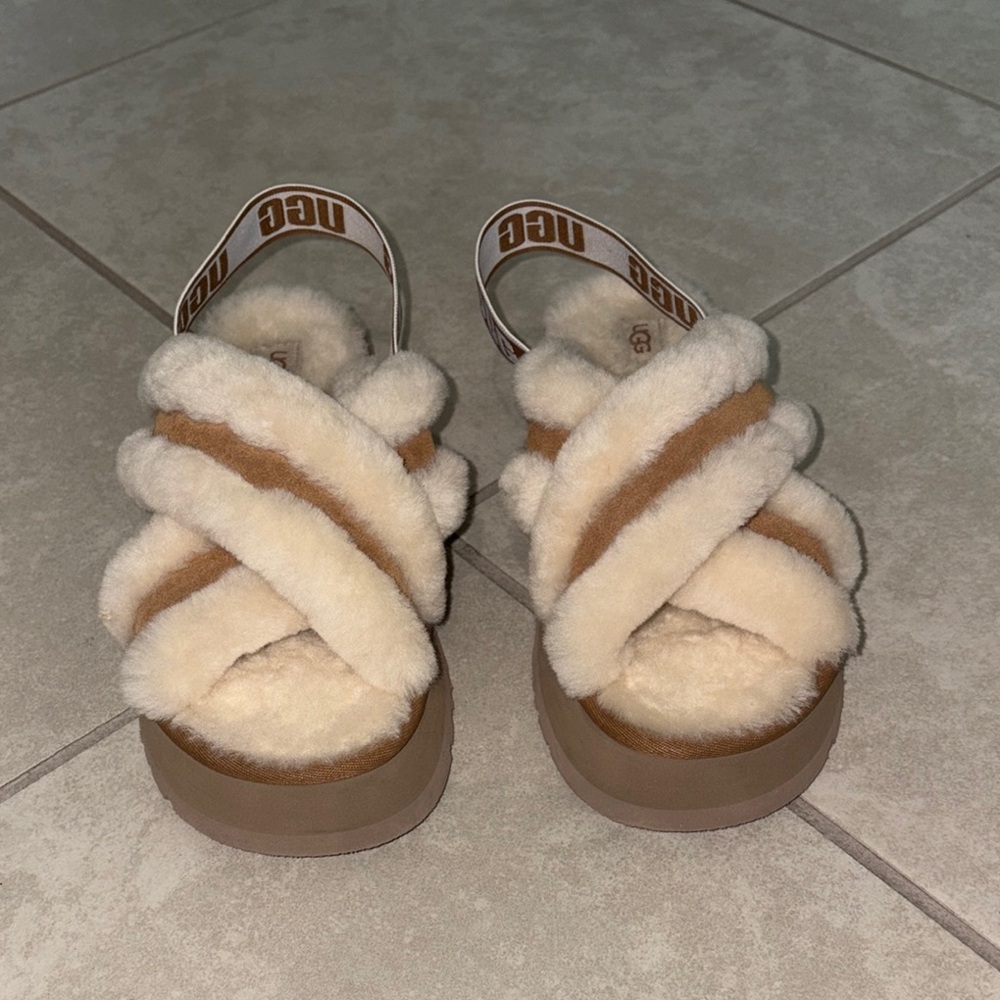 UGG Women's platform slippers in chestnut